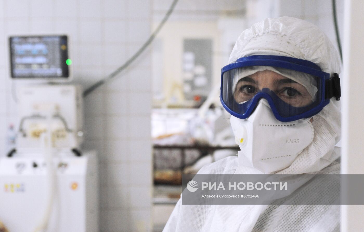 Лечение пациентов с Covid-19 в "красной зоне" больницы города Рассказово