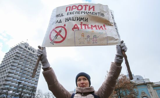 Акция против принудительной вакцинации от коронавируса в Киеве
