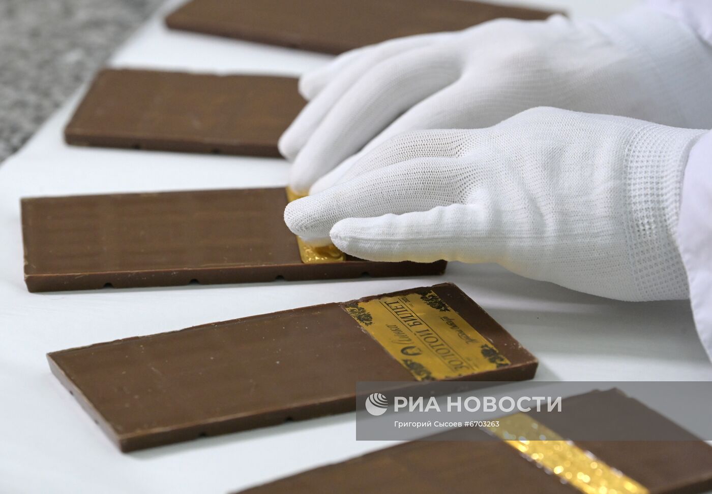 Кондитеры вложат золотые билеты в плитки молочного шоколада "Аленка"
