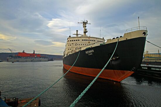 Атомный ледокол "Ленин" в Мурманске