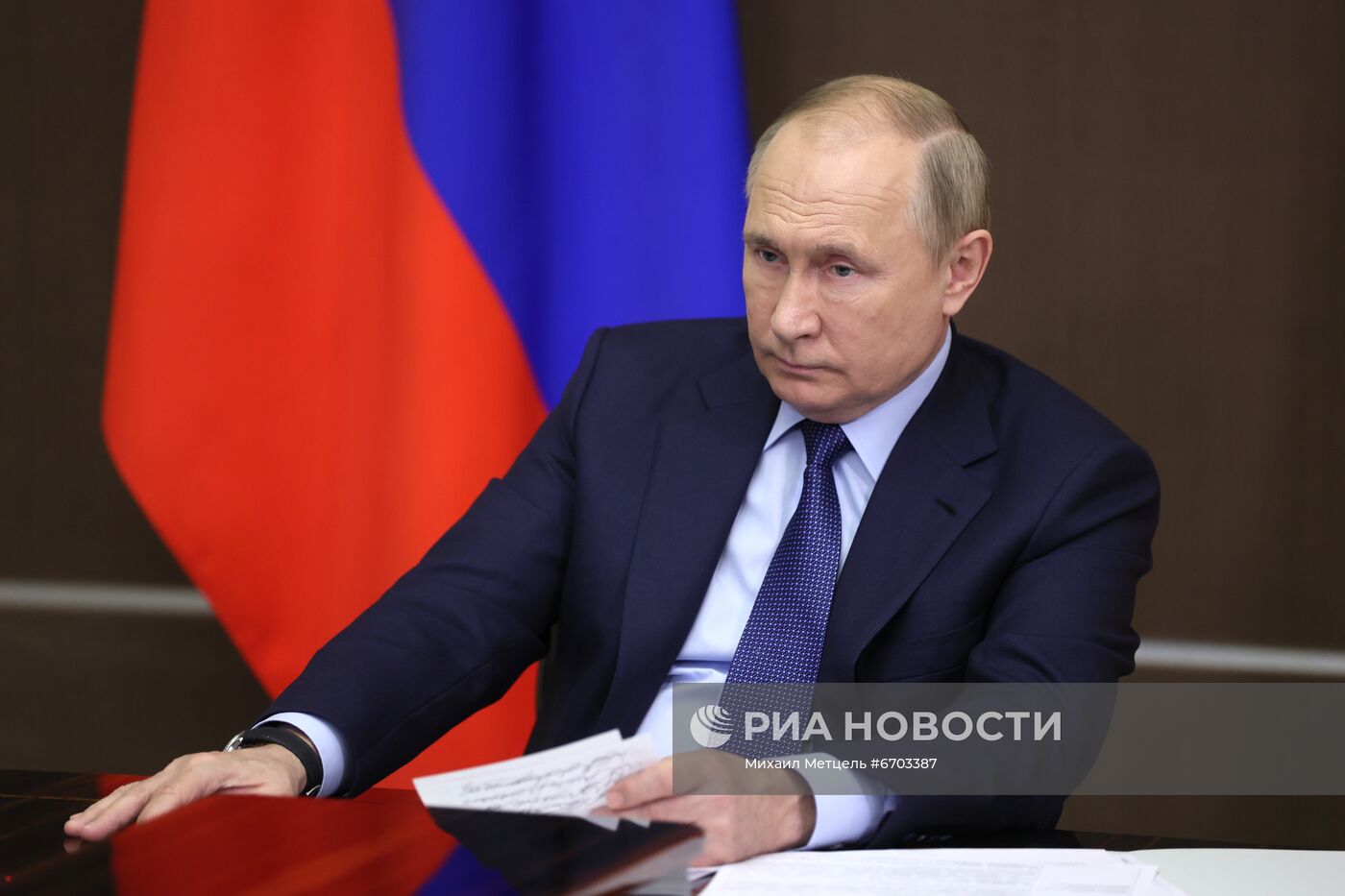 Президент РФ В. Путин провел совещание с членами правительства РФ