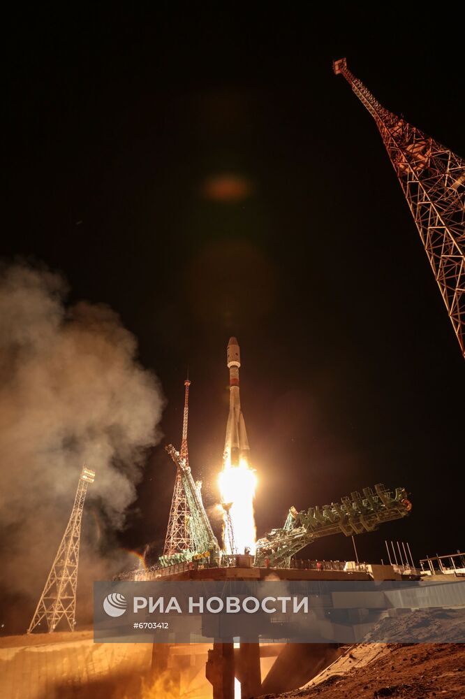 Пуск РН "Союз-2.1б" с транспортным грузовым кораблём-модулем "Прогресс М-УМ"