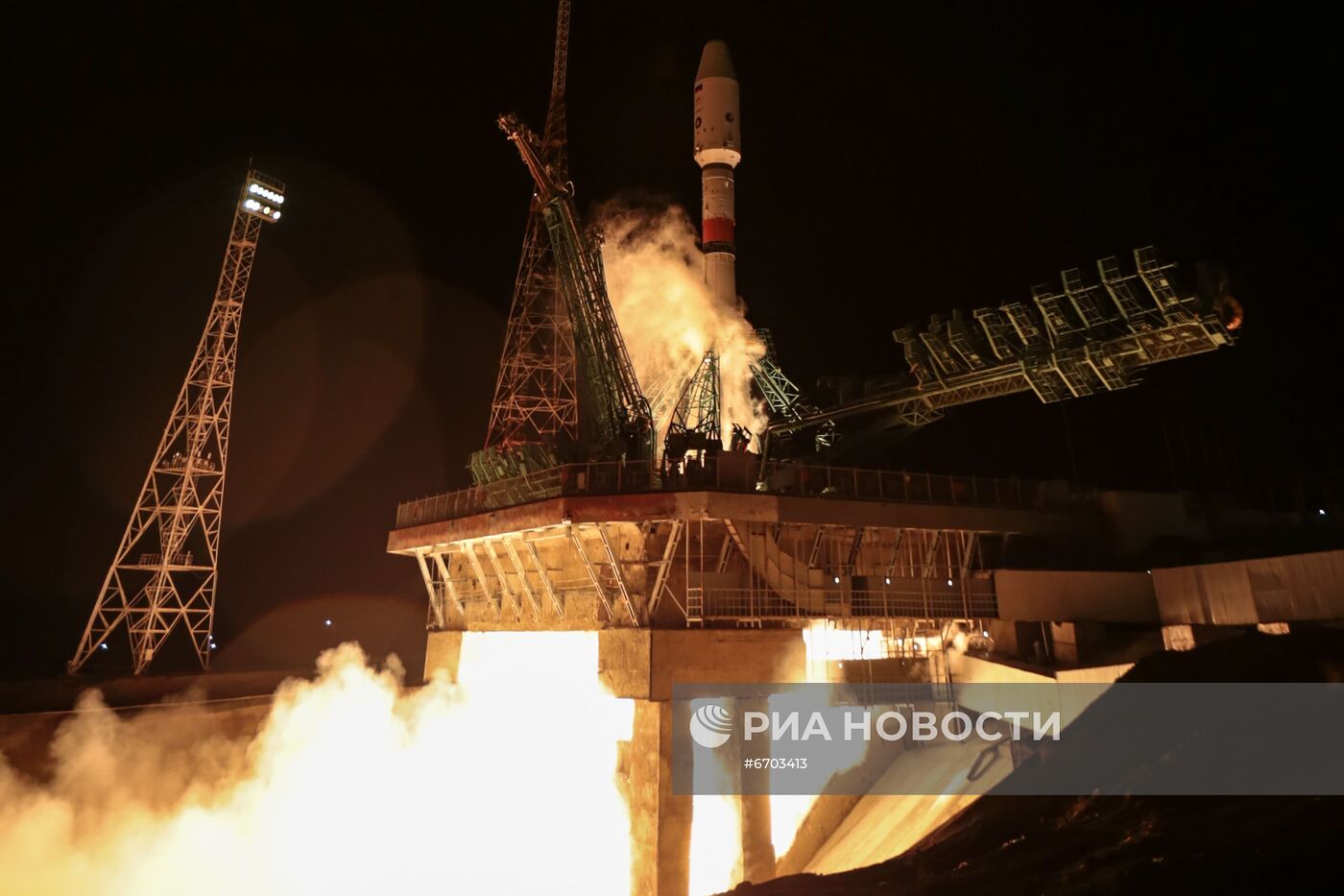 Пуск РН "Союз-2.1б" с транспортным грузовым кораблём-модулем "Прогресс М-УМ"