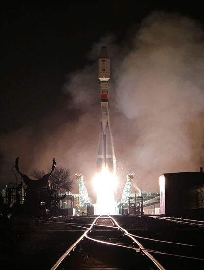 Пуск РН "Союз-2.1б" с транспортным грузовым кораблём-модулем "Прогресс М-УМ"