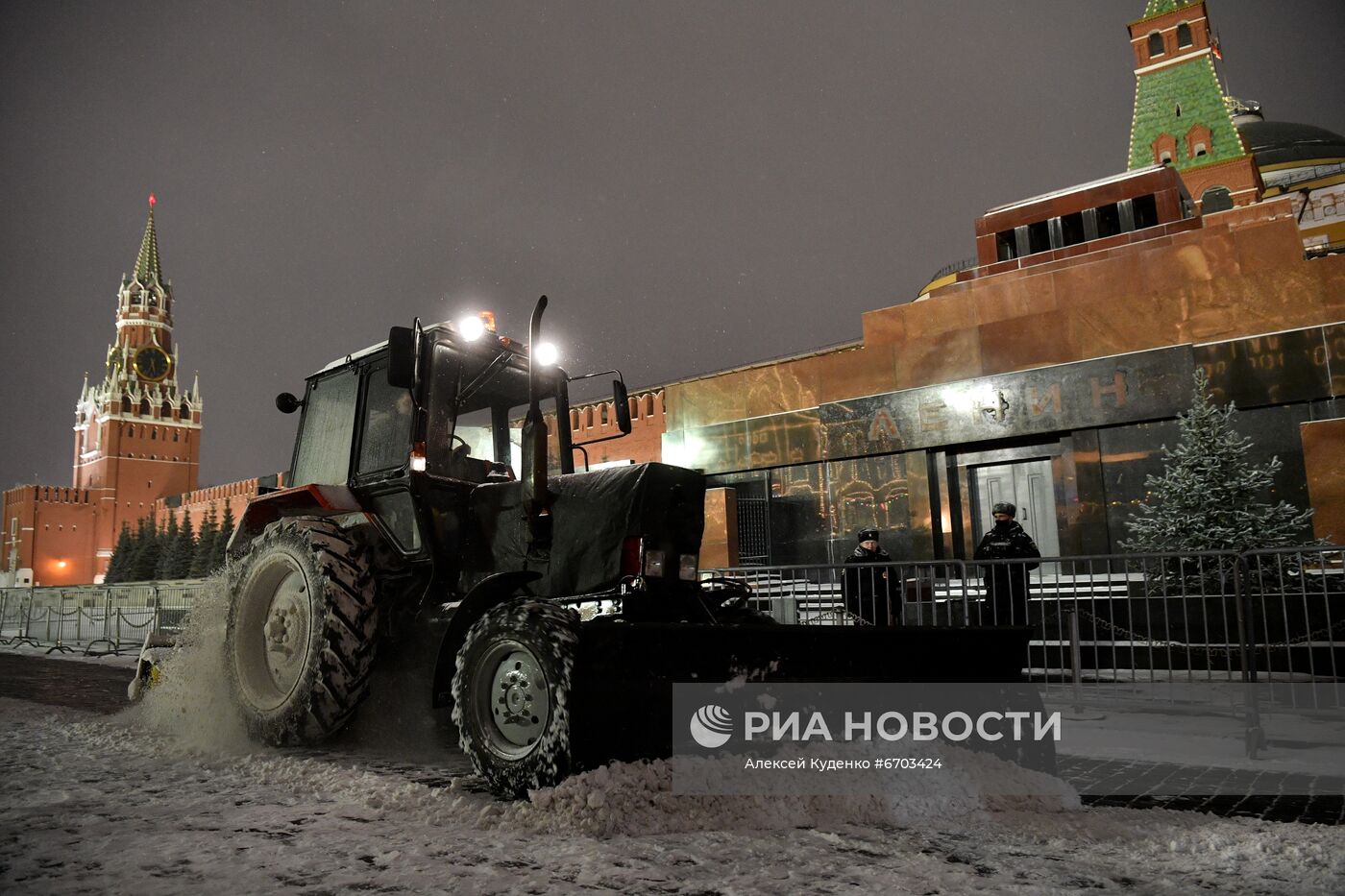 Снег в Москве