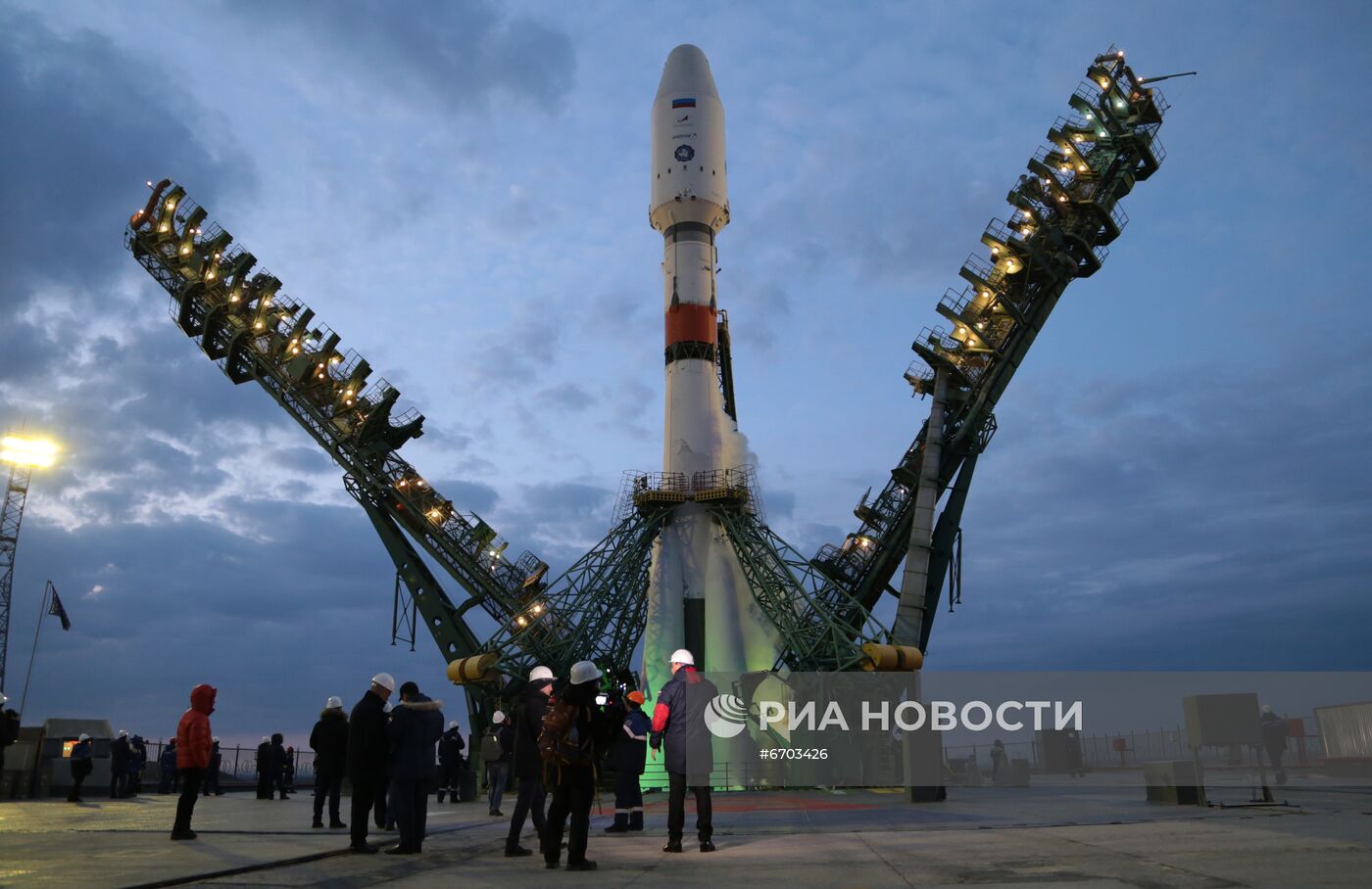 Пуск РН "Союз-2.1б" с транспортным грузовым кораблём-модулем "Прогресс М-УМ"