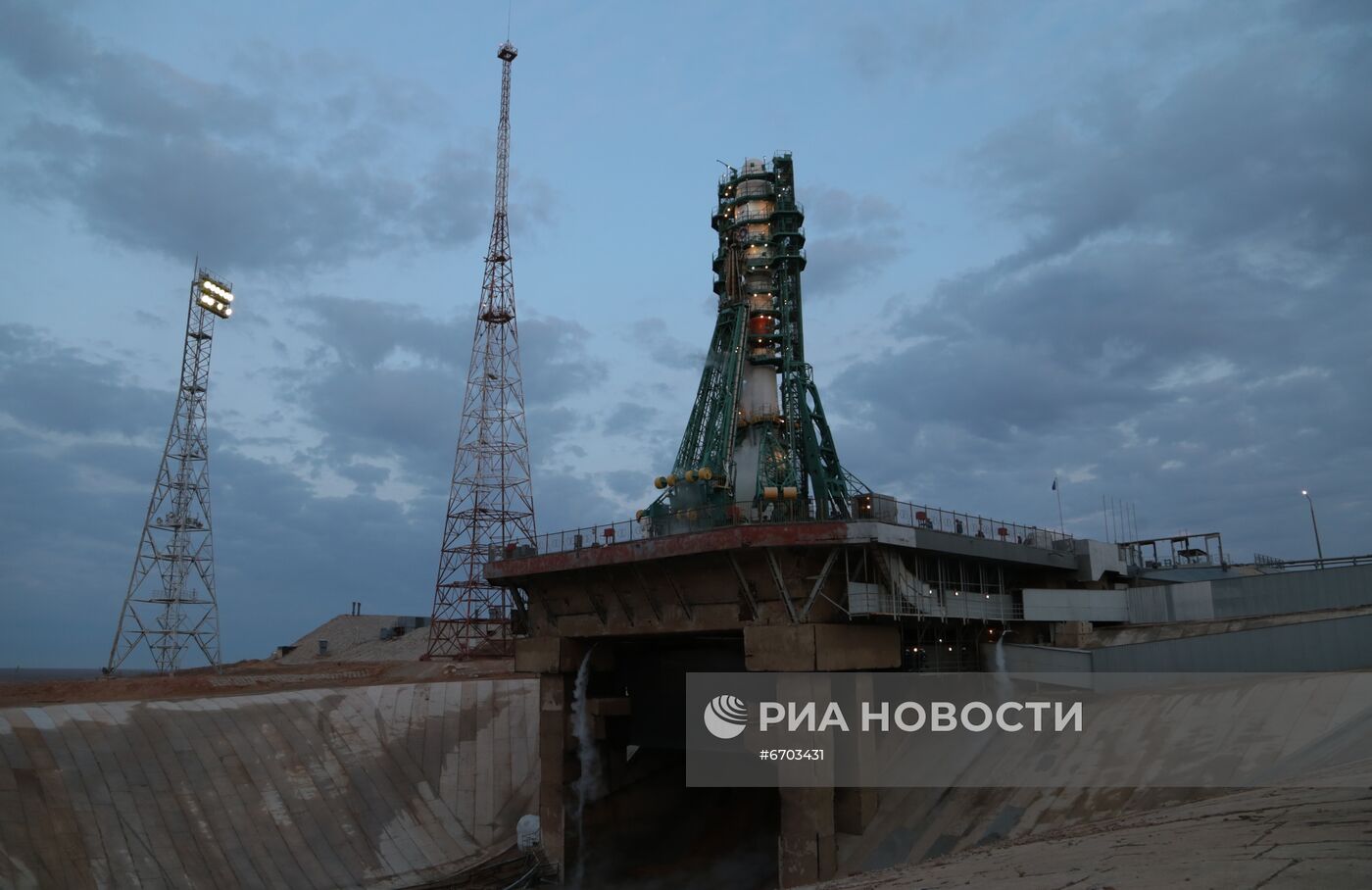 Пуск РН "Союз-2.1б" с транспортным грузовым кораблём-модулем "Прогресс М-УМ"