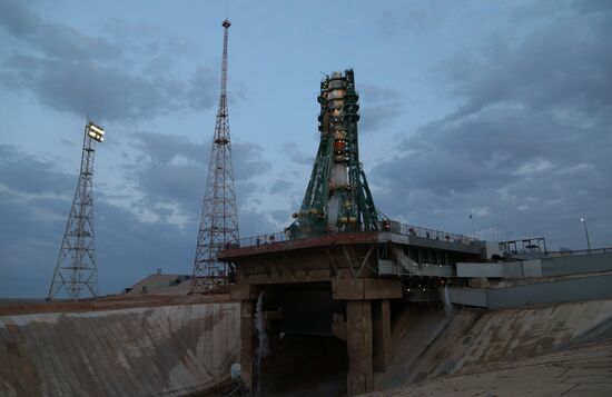 Пуск РН "Союз-2.1б" с транспортным грузовым кораблём-модулем "Прогресс М-УМ"