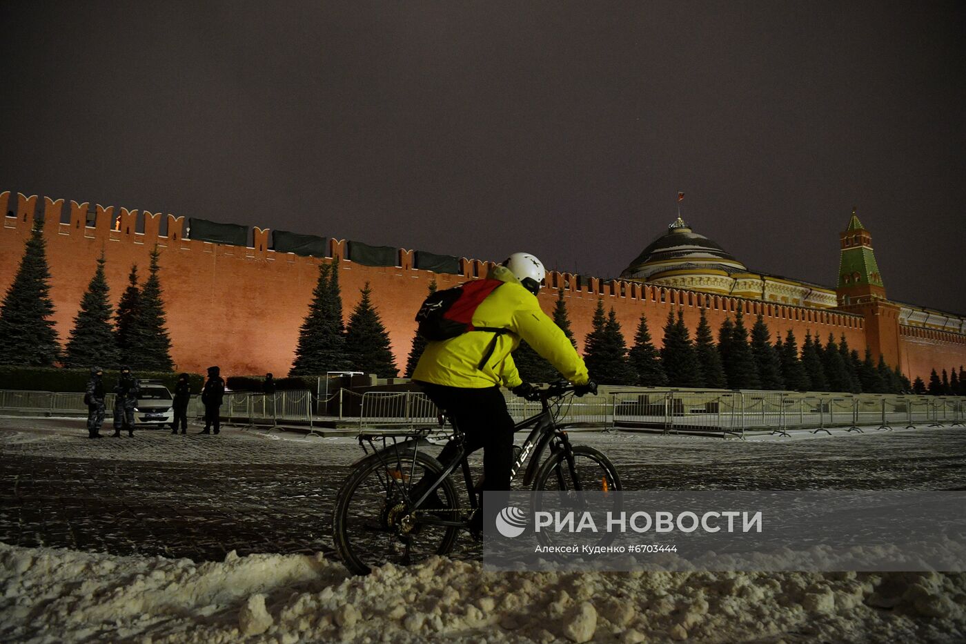 Снег в Москве