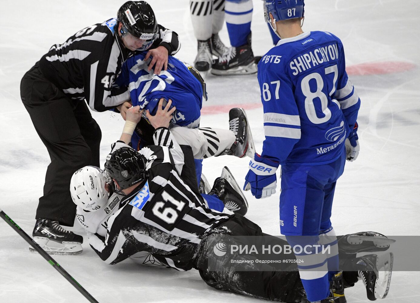 Хоккей. КХЛ. Матч "Динамо" (Москва) - "Трактор"