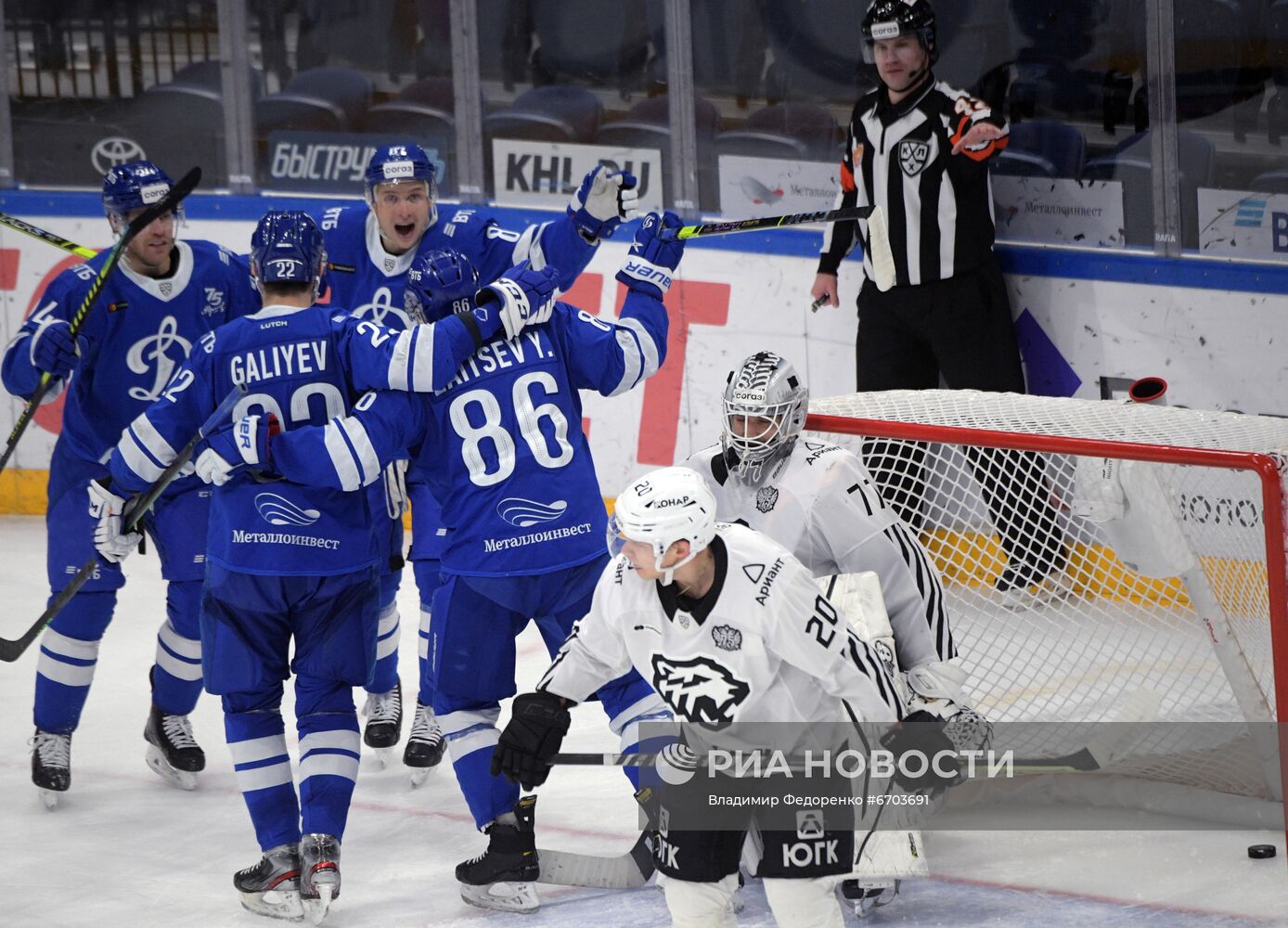 Хоккей. КХЛ. Матч "Динамо" (Москва) - "Трактор"