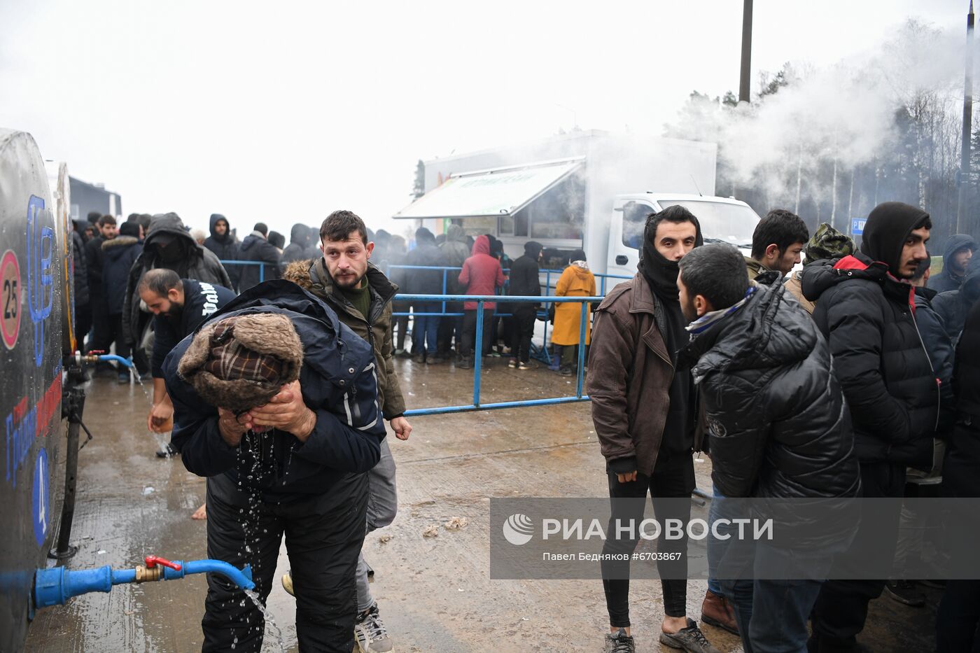 Беженцы на границе Белоруссии с Польшей