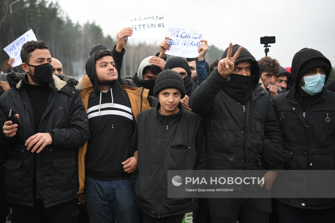 Беженцы на границе Белоруссии с Польшей