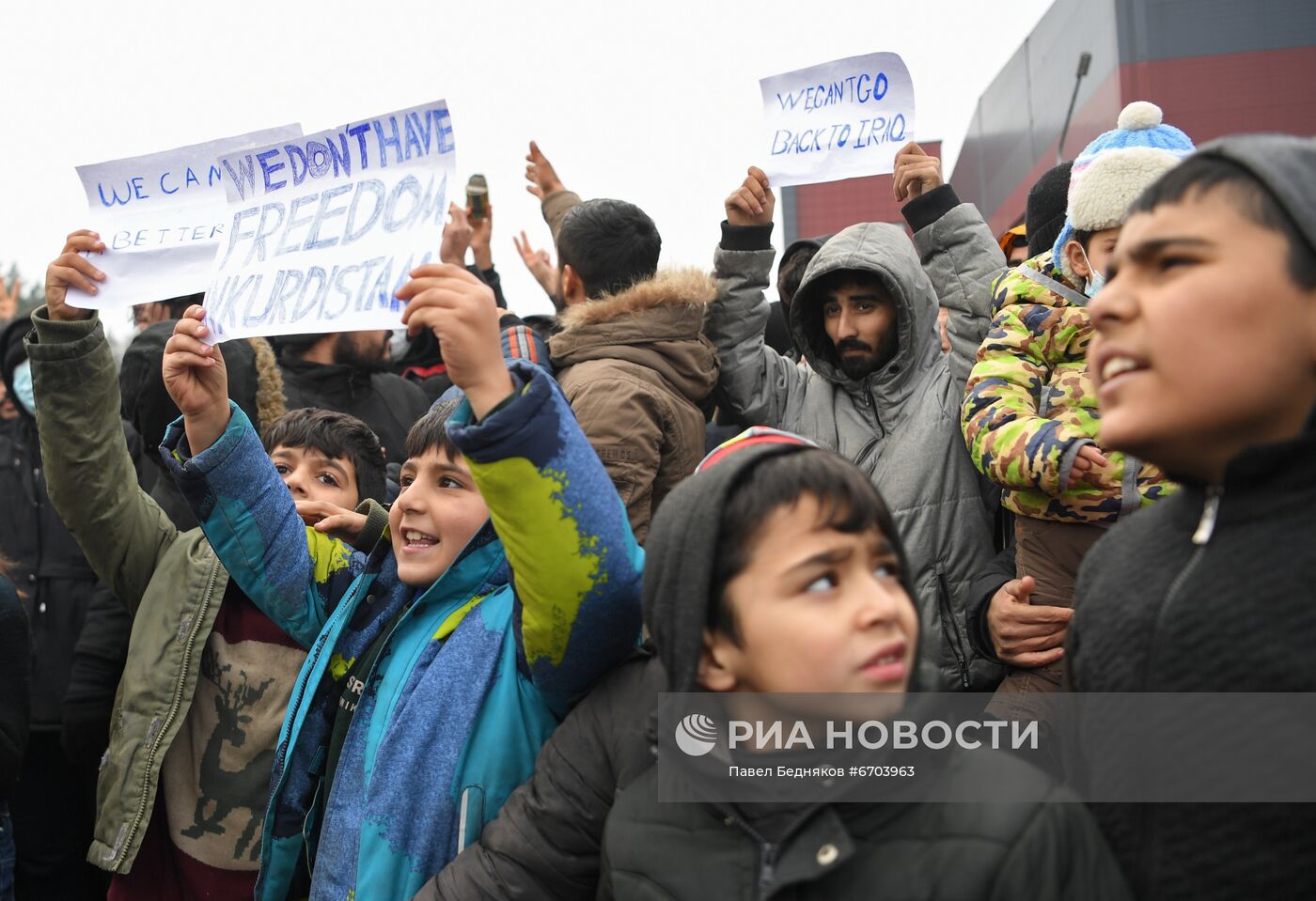 Беженцы на границе Белоруссии с Польшей