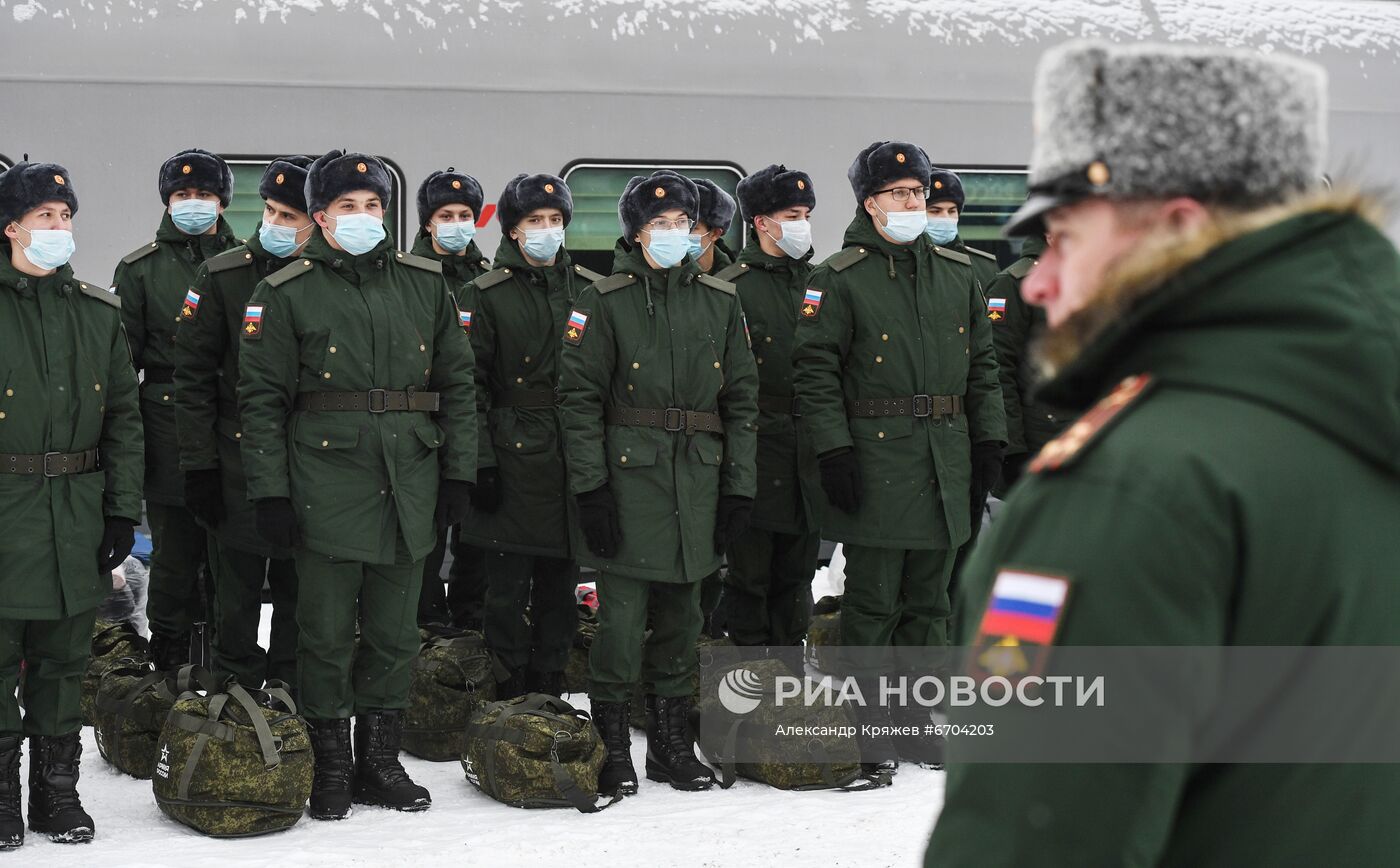 Отправка призывников на службу в Новосибирске