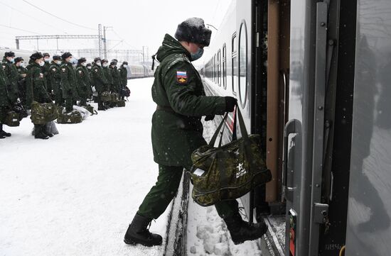 Отправка призывников на службу в Новосибирске