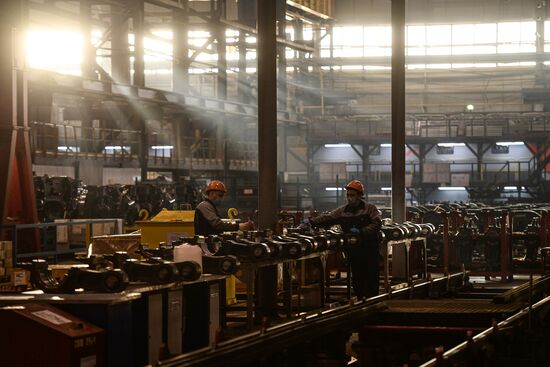 Визит делегации Пакистана на завод "Уральские локомотивы"