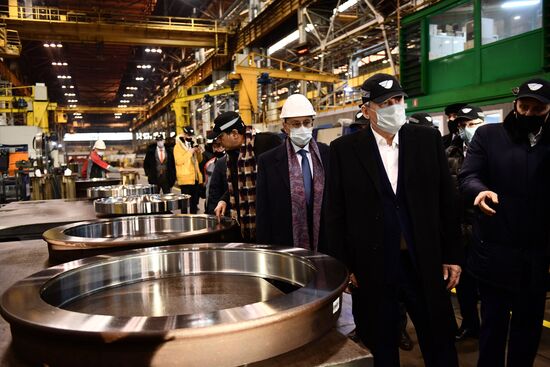 Визит делегации Пакистана на завод "Уральские локомотивы"