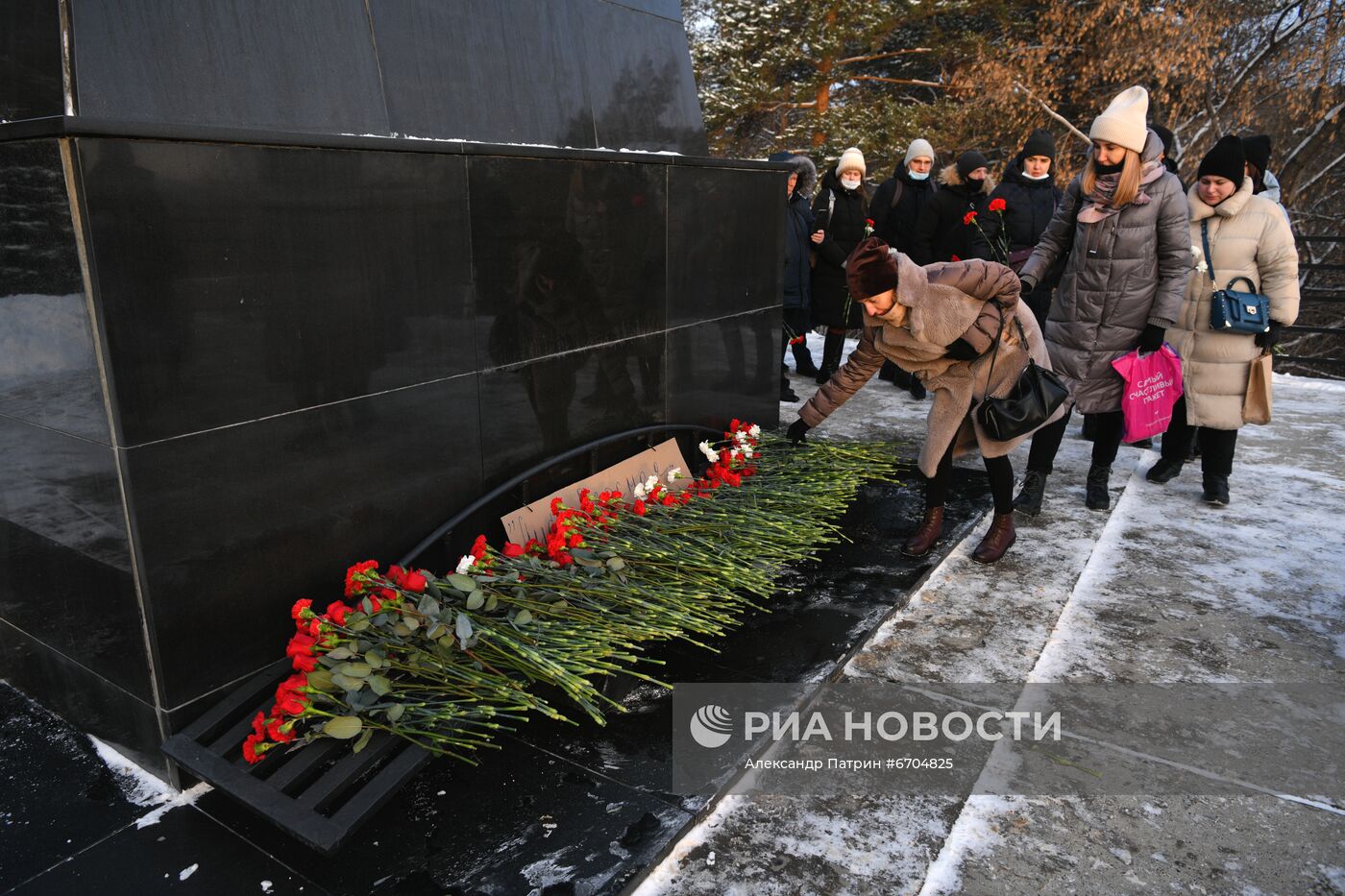 Траур по погибшим в шахте "Листвяжная" в Кемеровской области