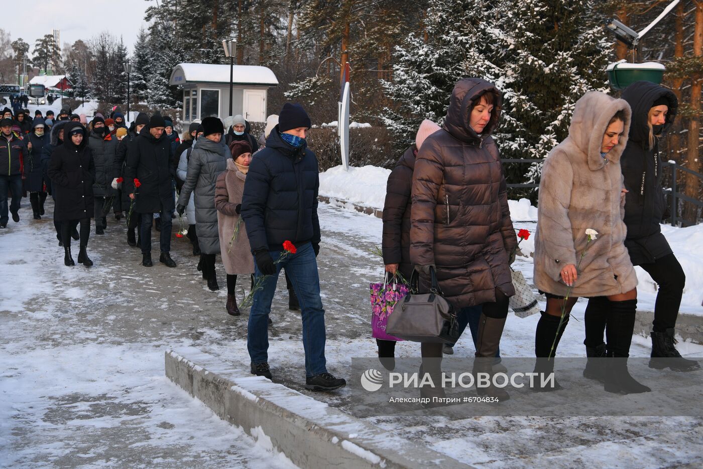 Траур по погибшим в шахте "Листвяжная" в Кемеровской области