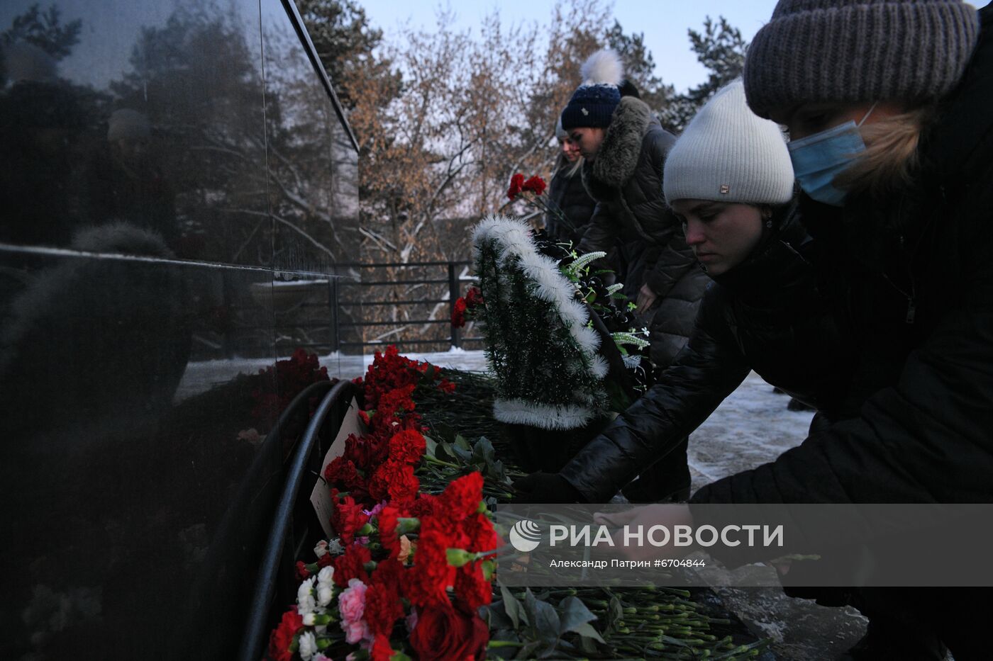 Траур по погибшим в шахте "Листвяжная" в Кемеровской области