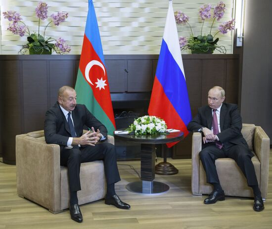 Президент РФ В. Путин встретился с президентом Азербайджана И. Алиевым