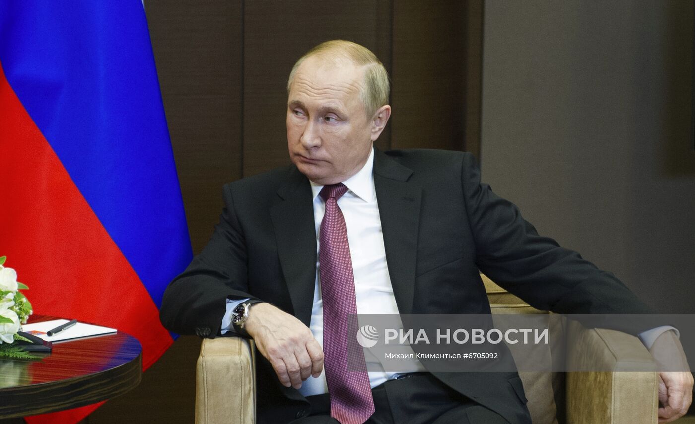 Президент РФ В. Путин встретился с президентом Азербайджана И. Алиевым