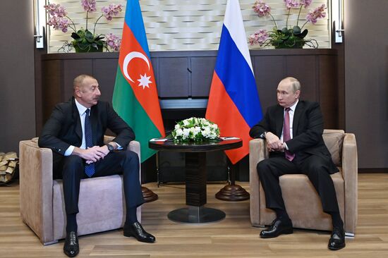 Президент РФ В. Путин встретился с президентом Азербайджана И. Алиевым