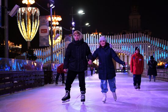 Открытие самого большого катка в Москве