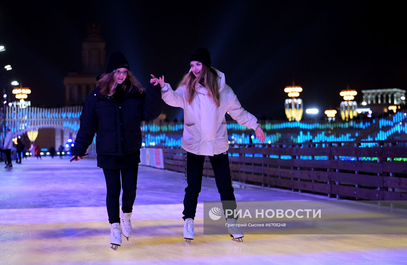 Открытие самого большого катка в Москве