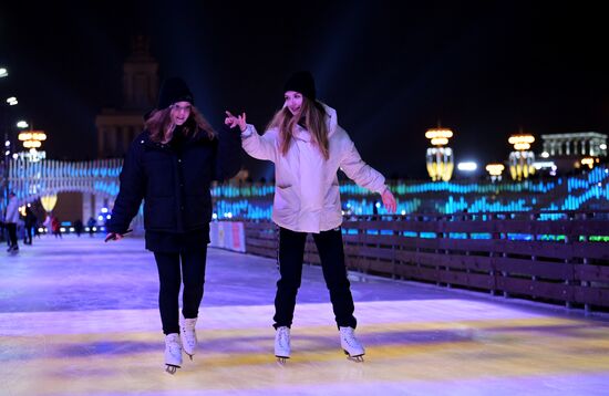 Открытие самого большого катка в Москве