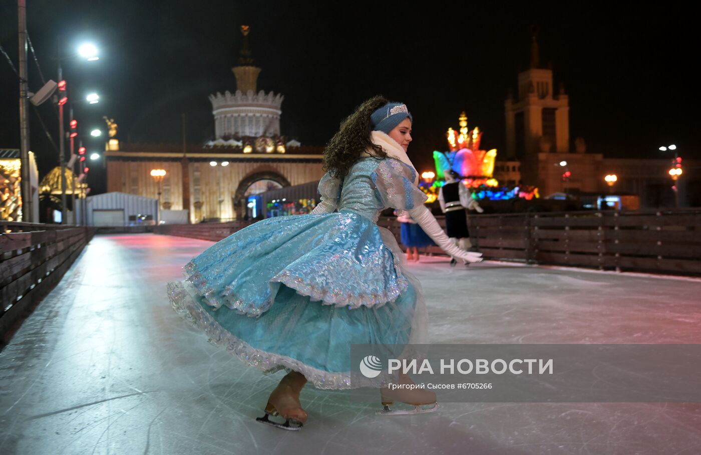 Открытие самого большого катка в Москве