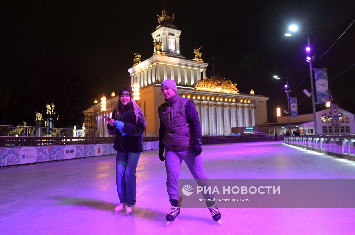 Открытие самого большого катка в Москве