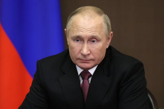 Президент РФ В. Путин провел совещание с постоянными членами Совбеза РФ 