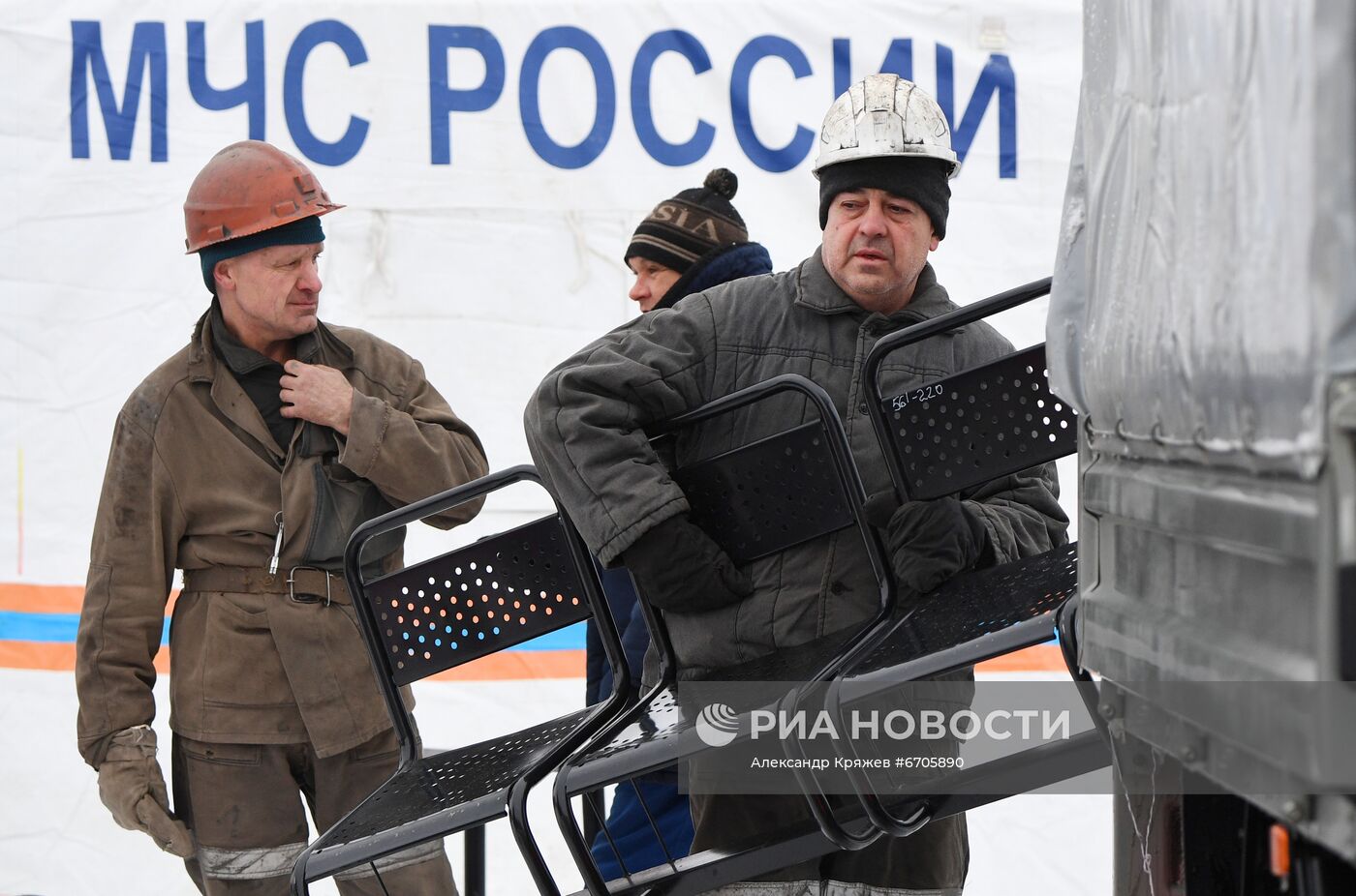 Обстановка у шахты "Листвяжная" в Кемеровской области