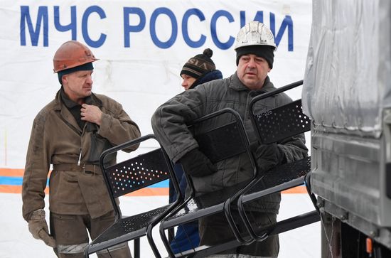 Обстановка у шахты "Листвяжная" в Кемеровской области