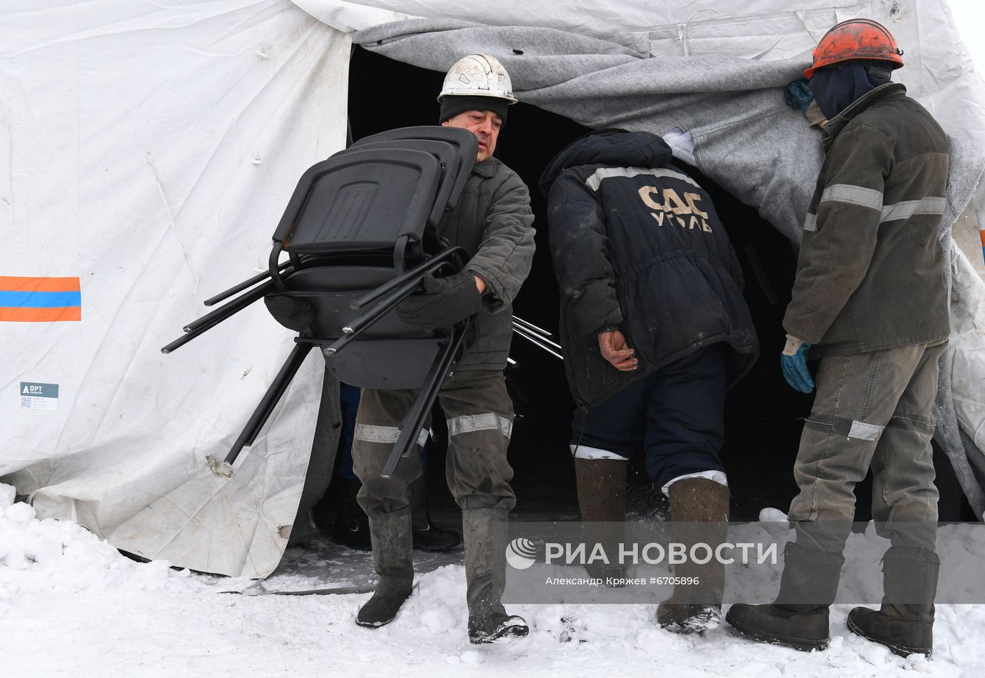 Обстановка у шахты "Листвяжная" в Кемеровской области