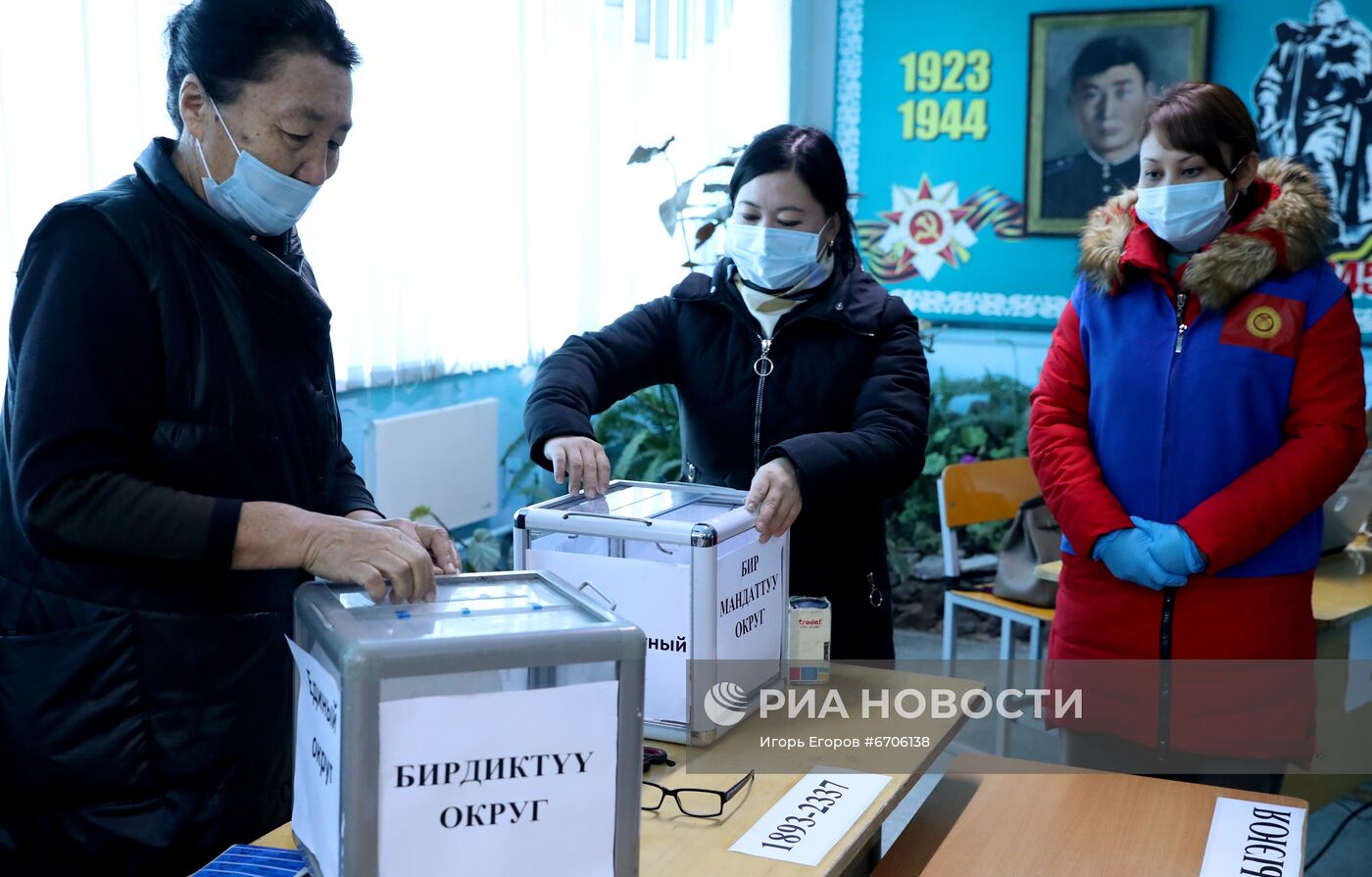 Выездное голосование на парламентских выборах в Кыргызстане