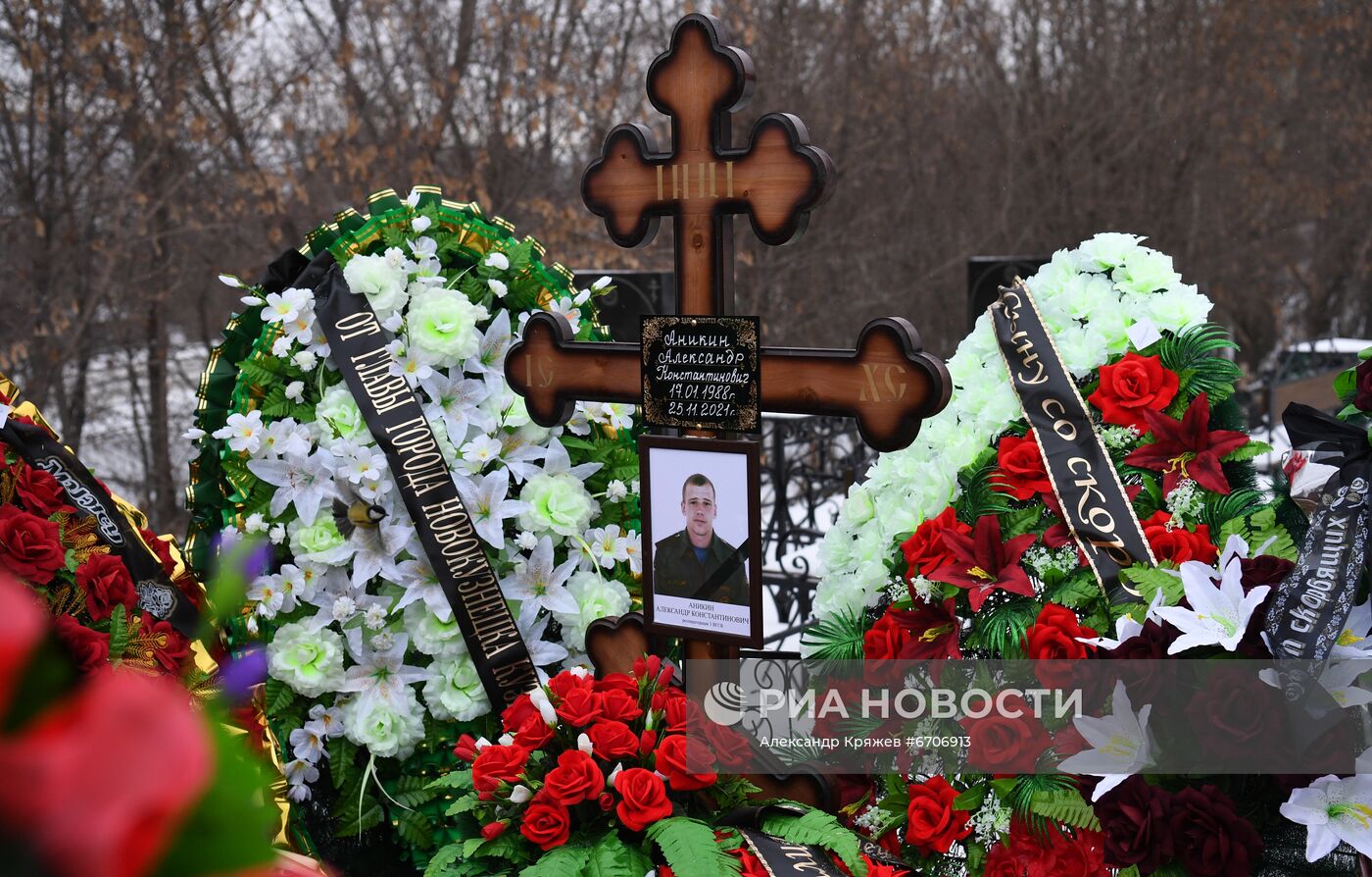 В Кузбассе похоронили погибших в шахте "Листвяжная" горноспасателей