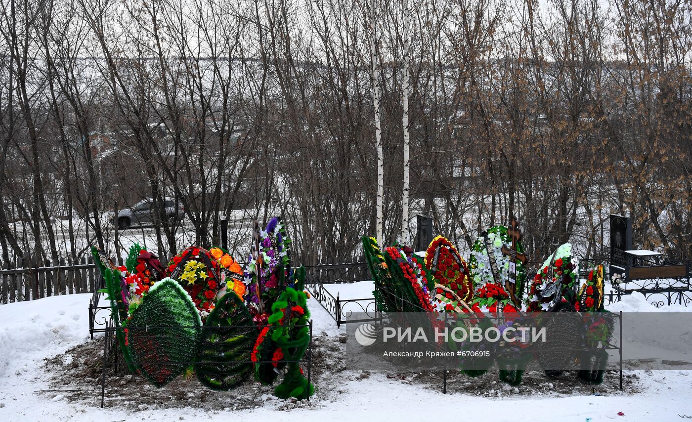 В Кузбассе похоронили погибших в шахте "Листвяжная" горноспасателей