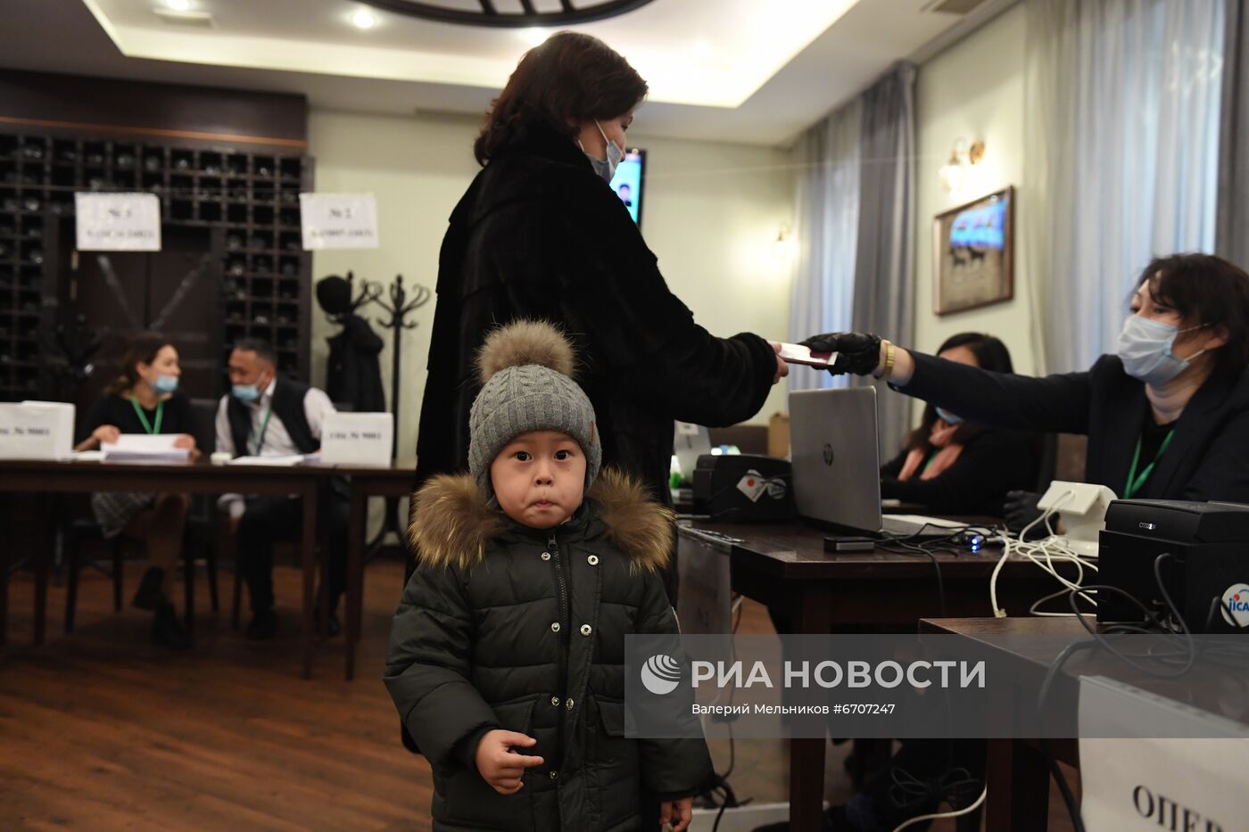 Голосование на парламентских выборах в посольстве Кыргызстана