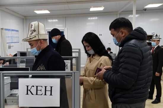 Голосование на парламентских выборах в посольстве Кыргызстана