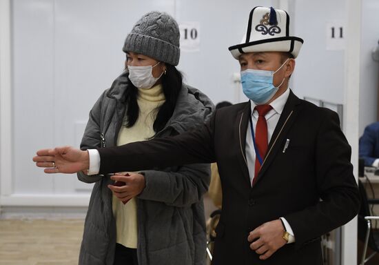 Голосование на парламентских выборах в посольстве Кыргызстана