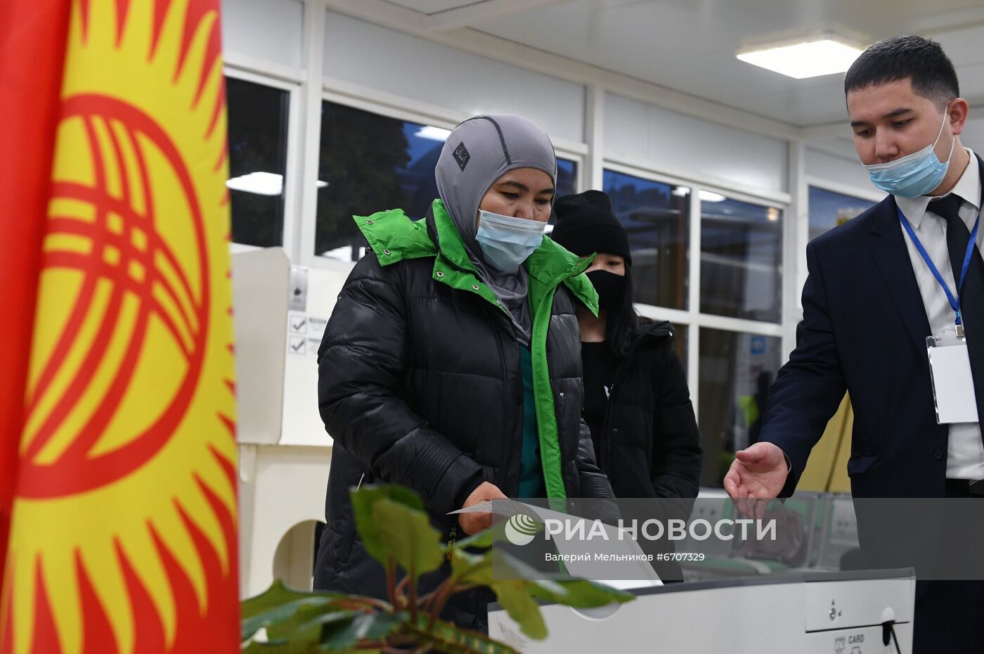 Голосование на парламентских выборах в посольстве Кыргызстана