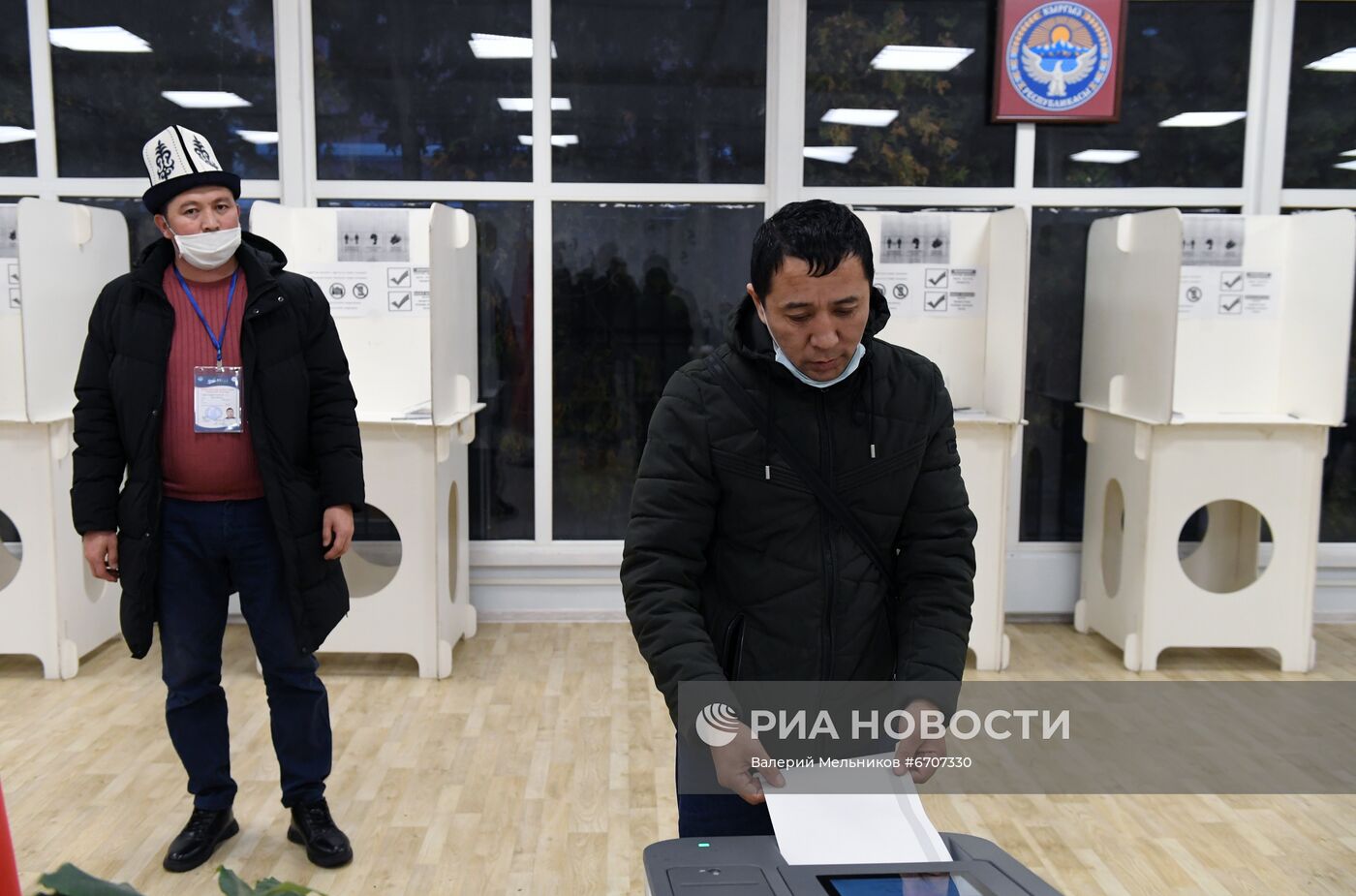 Голосование на парламентских выборах в посольстве Кыргызстана