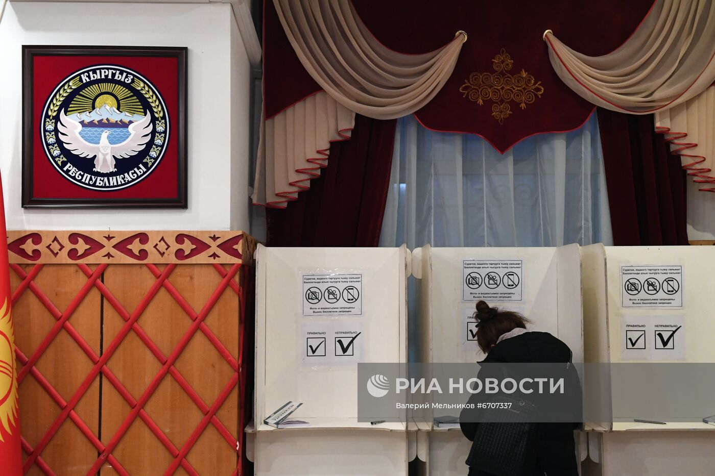 Голосование на парламентских выборах в посольстве Кыргызстана