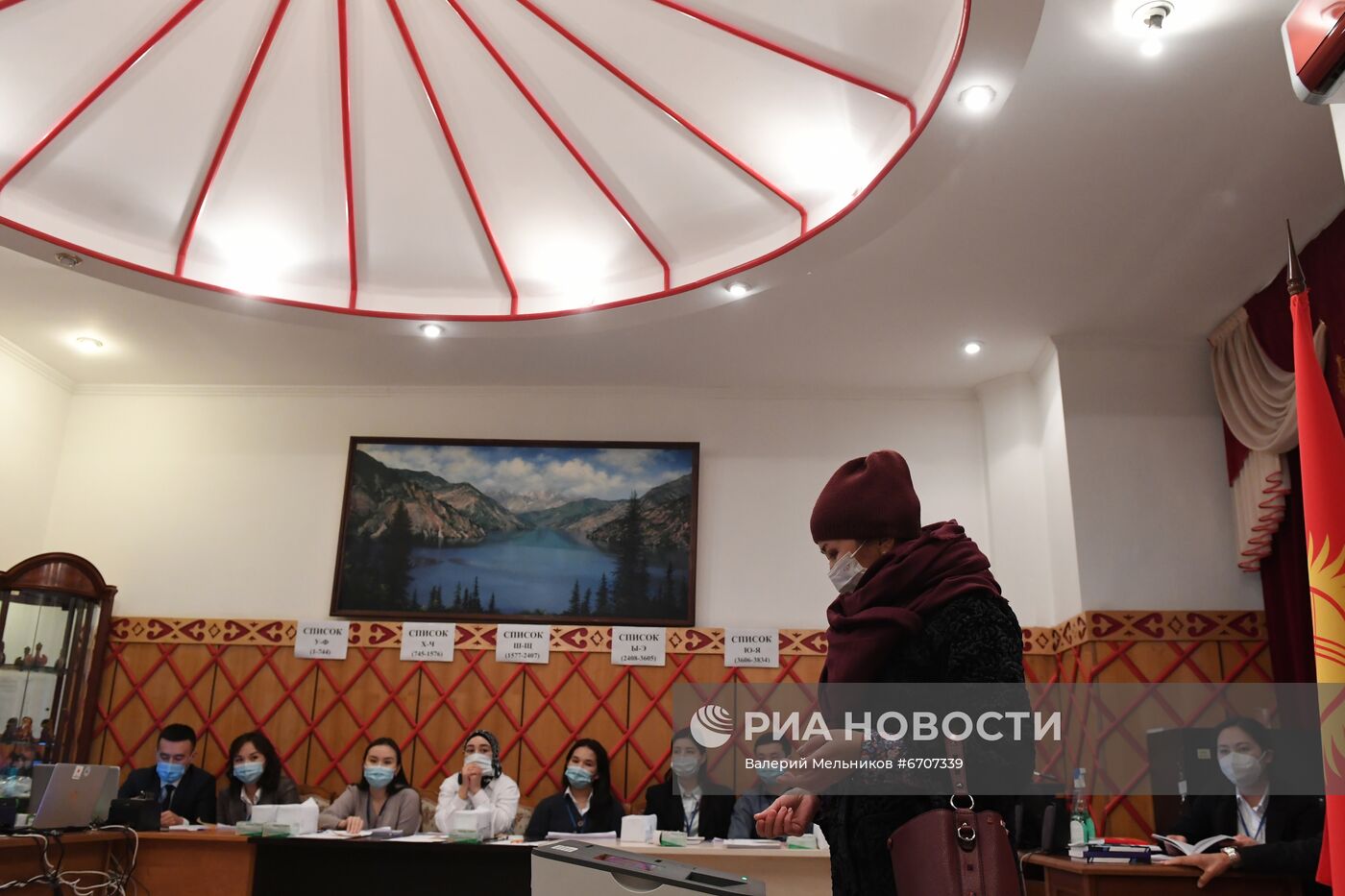 Голосование на парламентских выборах в посольстве Кыргызстана