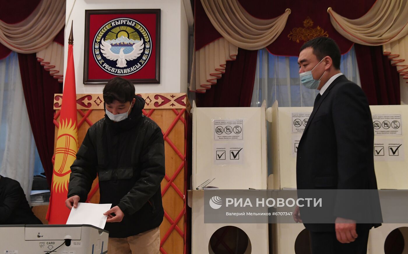 Голосование на парламентских выборах в посольстве Кыргызстана