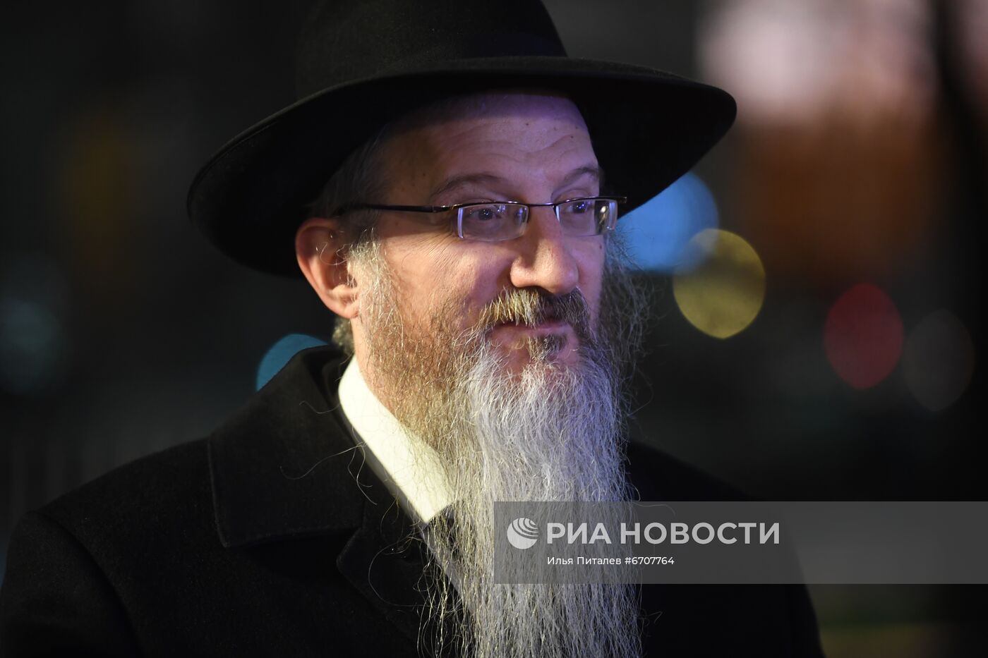 Зажжение первой ханукальной свечи в честь начала праздника Ханука