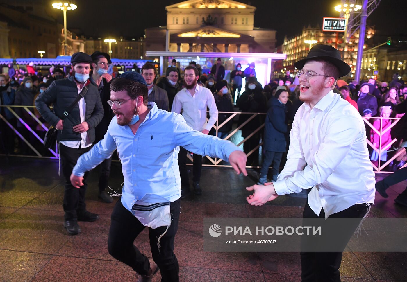 Зажжение первой ханукальной свечи в честь начала праздника Ханука